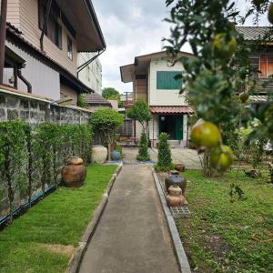 Zahrada ubytování Thairin House Old town BKK + 41 fotografií