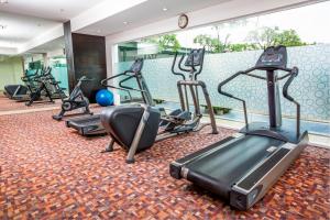 Fitness centrum a/nebo fitness zařízení v ubytování Radha Regent Electronic City