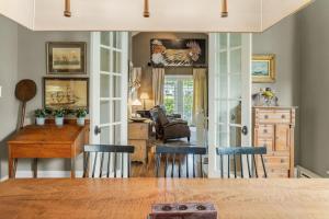 a dining room with a table and chairs at Luxurious Hidden Gem in Manchester +15 photos