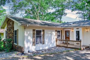 Το κτήριο όπου στεγάζεται  η παραθεριστική κατοικία