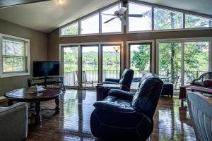 Μια τηλεόραση ή/και κέντρο ψυχαγωγίας στο 3 Alba Circle