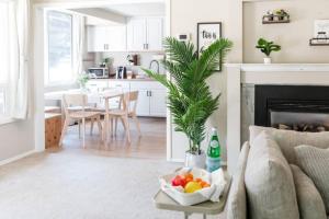 a living room with a couch and a table with a bowl of fruit at Lovely Wooden Home in Kirkland, Walk to Beach Park in Kirkland
