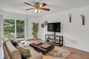 a living room with a couch and a ceiling fan at Blue Park Nest - 3BR 2BA in West Columbia