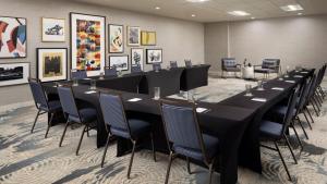 a conference room with a long table and chairs at Burton House, Beverly Hills, A Tribute Portfolio Hotel in Los Angeles