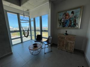 TV a/nebo společenská místnost v ubytování Spacious Loft-sea View By Stay Here Pr + 37 fotografií