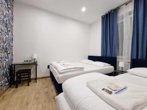 Posteľ alebo postele v izbe v ubytovaní Helvetia Rooms Warsaw CITY CENTER and OLD TOWN