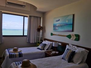 Postel nebo postele na pokoji v ubytování Recanto Maravista apto Frente Mar 2 quartos 2 banheiros, AR, WI FI, Piscina + 114 fotografií