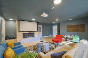 Χώρος καθιστικού στο Amazing Big Home - Cinema Room Pool and Jacuzzi