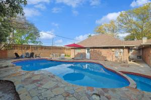 Πισίνα στο ή κοντά στο Amazing Big Home - Cinema Room Pool and Jacuzzi