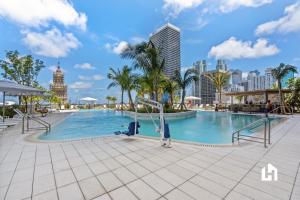 Kolam renang di atau di dekat Stylish Apartments with Partial Ocean Views in Downtown!