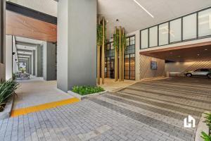 Gulta vai gultas numurā naktsmītnē Stylish Apartments with Partial Ocean Views in Downtown!