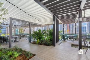 Balkons/terase naktsmītnē Stylish Apartments with Partial Ocean Views in Downtown!