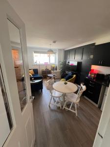 a kitchen and living room with a table and chairs at Elro House Holiday Let in Tillicoultry
