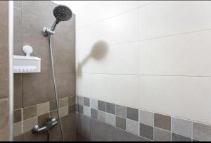 VISTA AL MAR في إيكود ذي لوس فينوس: دش مع رأس دش في الحمام +9 صور