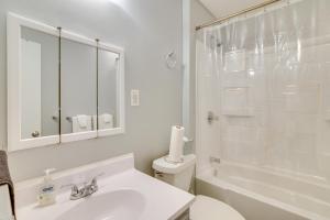 Vannituba majutusasutuses Quaint Oxford Home about 2 Mi to Ole Miss and The Grove! +17 fotot