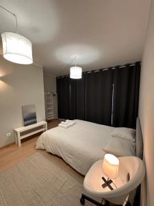 Postel nebo postele na pokoji v ubytování Pereira Azurara 3 quarto 3D