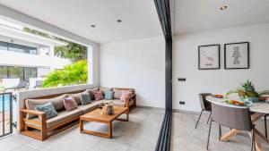Setusvæði á Casa di Chibi Chibi - Brand new apartment with pool close to the beach