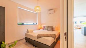 Rúm í herbergi á Casa di Chibi Chibi - Brand new apartment with pool close to the beach