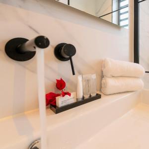Rúm í herbergi á Casa di Chibi Chibi - Brand new apartment with pool close to the beach