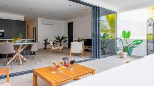 Setusvæði á Casa di Chibi Chibi - Brand new apartment with pool close to the beach