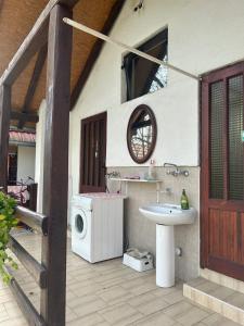 Fotografie z fotogalerie ubytování Cozy bungalow in Brinjani with garden view 30 m² v destinaci Brinjani