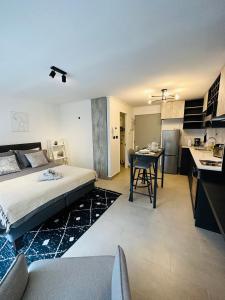 a bedroom with a bed and a kitchen with a table at Departamento Estudio in Concepción