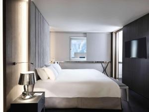 Postel nebo postele na pokoji v ubytování Sofitel Athens Airport