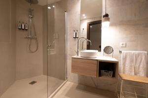 Een badkamer bij Hotel Cetina Casa de Aguilar
