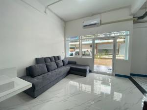 สิริธิราเพลส Sirithira Place的休息区