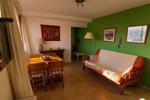 a living room with a bed and a dining room table at Edificio céntrico en el Este, Torre Gorlero in Punta del Este +5 photos