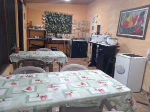 Dapur atau dapur kecil di Nambí Rooms