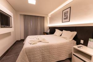 Postel nebo postele na pokoji v ubytování Loft moderno no coração de Barreiras by WeHousy