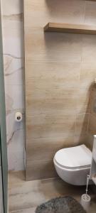 Ένα μπάνιο στο Apartament Centrum