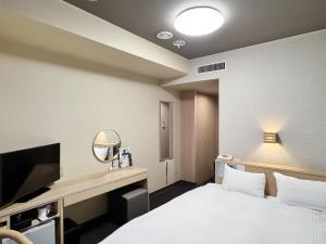 a hotel room with a bed and a mirror at Hotel Route-Inn Tokyo Asagaya in Tokyo +29 photos