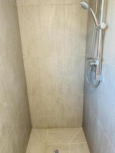 Koupelna v ubytování Cozy Fully Equipped Unit 12 noon check in