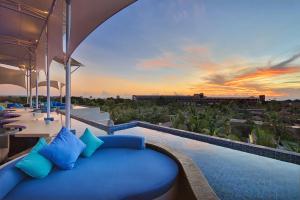 Balkón nebo terasa v ubytování de Vins Sky Hotel Seminyak