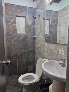 Koupelna v ubytování 302 Apartamento Completo en Medellín + 20 fotografií