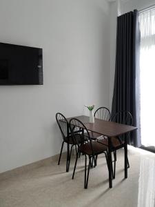 Televisyen dan/atau pusat hiburan di Neko Homestay 2