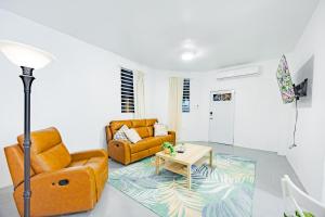 Posezení v ubytování Oceanview Escape Private Pool Villa