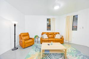 Χώρος καθιστικού στο Oceanview Escape Private Pool Villa