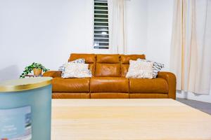 Χώρος καθιστικού στο Oceanview Escape Private Pool Villa