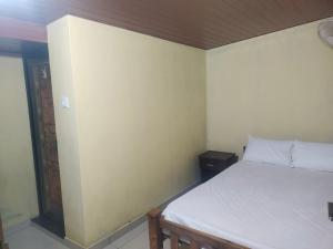 Postel nebo postele na pokoji v ubytování Quality Inn Varkala