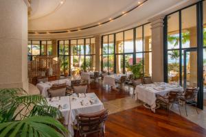 JOIA El Mirador by Iberostar -Adults Only餐厅或其他用餐的地方