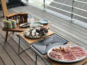 Makanan di atau berdekatan rumah percutian