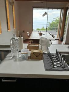 Gambar di galeri bagi 相模湾と熱海の街を一望できるサウナと半露天温泉の一軒家 di Atami