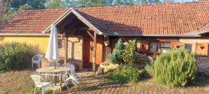 Zahrada ubytování Farmica, Bed&Breakfast, Bazen izdvojen nekoliko minuta hoda