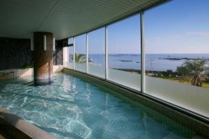 Bazén v ubytování Shirahama Ocean Resort nebo v jeho okolí + 28 fotografií