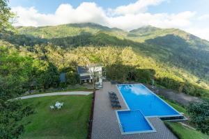 Bazén v ubytování Le Montfort Resort nebo v jeho okolí