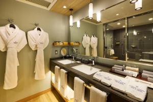 a bathroom with two sinks and a large mirror at Cerulean Tower Tokyu Hotel, A Pan Pacific Partner Hotel in Tokyo
