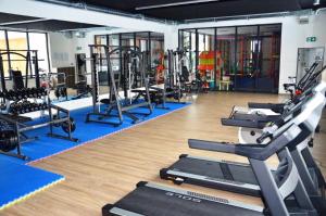 Fitness centrum a/nebo fitness zařízení v ubytování ApartamentyPrzyMorzu 010 z Basenem Tarasem i Ogródkiem